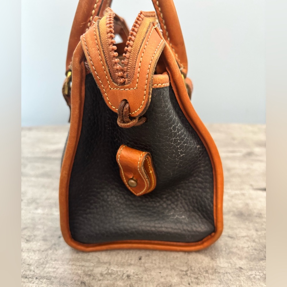 VINTAGE Dooney & Bourke All Weather Leather Handle Bag Black Brown With FLAWS - Picture 4 of 13